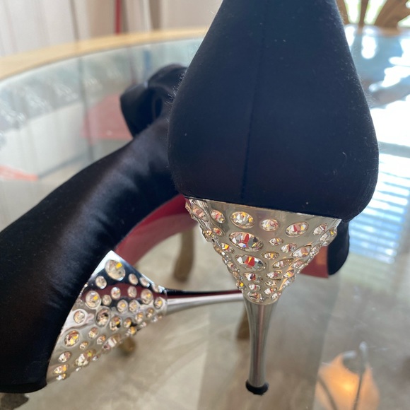 Paris Hilton Black Satin pumps - Picture 4 of 14